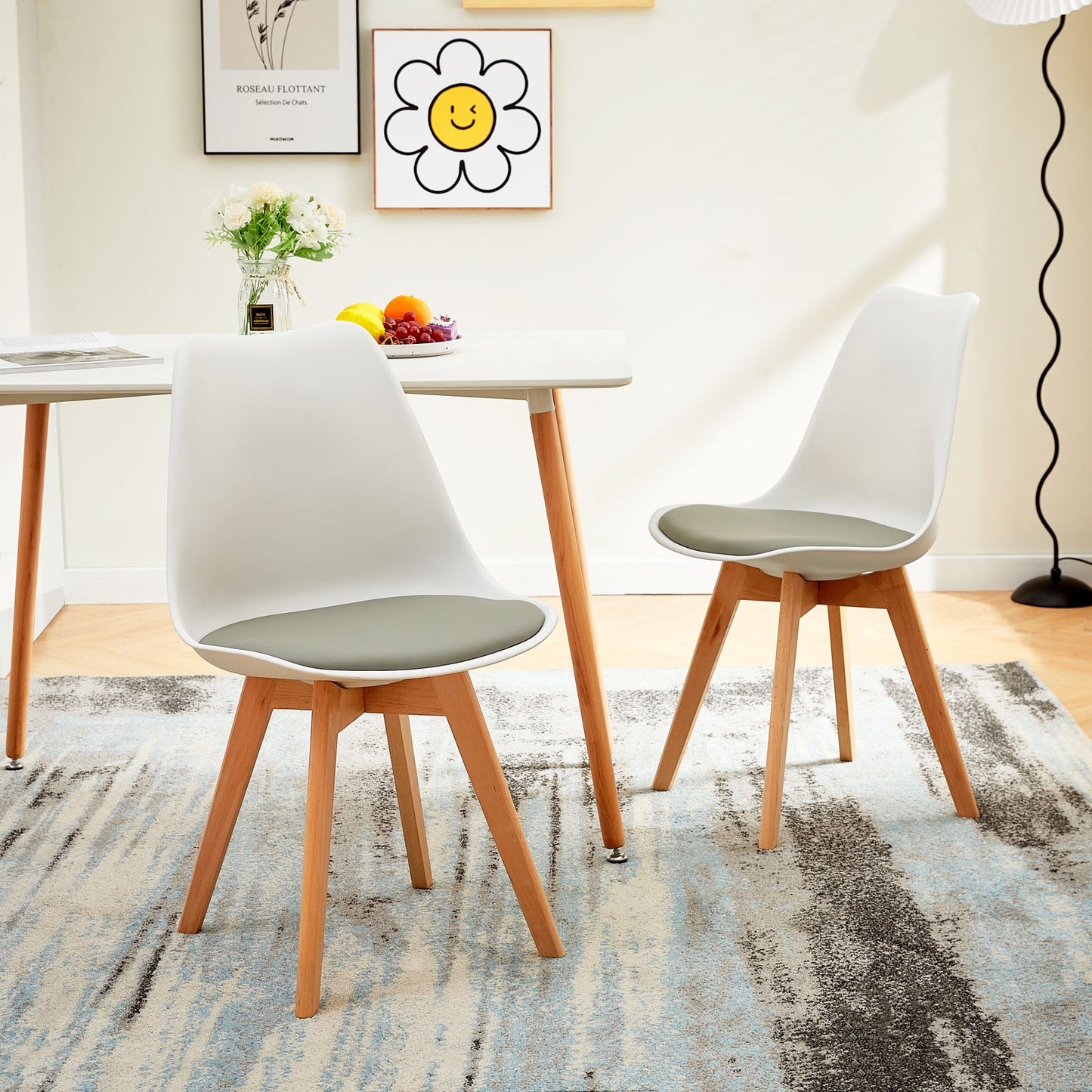 Chaise de salle à manger TULIP PP avec piètement en hêtre - blanche avec coussins d'assise multicolores