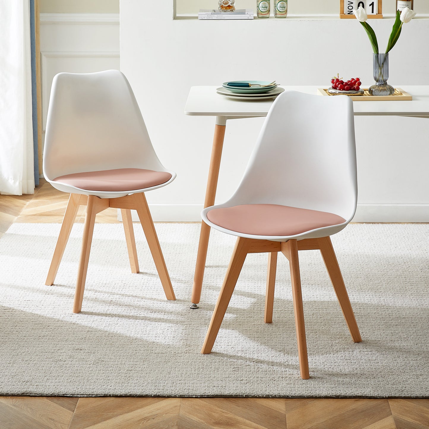 Chaise de salle à manger TULIP PP avec piètement en hêtre - blanche avec coussins d'assise multicolores